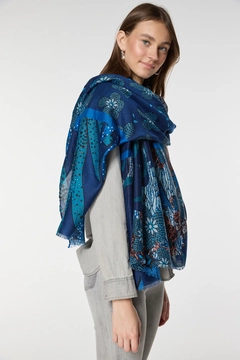 A wholesale clothing model wears axs10995-flower-patterned-saks-shawl-blue, Turkish wholesale Shawl of Axesoire