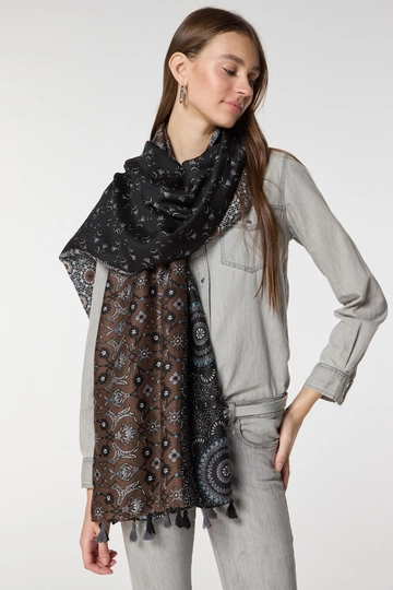 Hurtowa modelka nosi  Szal z frędzlami i frędzlami we wzorzyste wzory - Czarny
, turecka hurtownia Szal firmy Axesoire