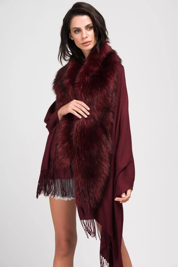A wholesale clothing model wears  Furry Tassel Poncho - Claret Red
, Turkish wholesale Poncho of Axesoire