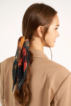 Un model de îmbrăcăminte angro poartă axs11273-colorful-pleated-scarf, turcesc angro Eșarfă de Axesoire