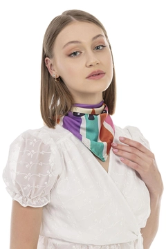 Een kledingmodel uit de groothandel draagt axs11282-have-a-nice-day-printed-scarf, Turkse groothandel Sjaal van Axesoire