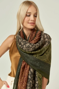 A wholesale clothing model wears axs11203-paisley-patterned-shawl-green, Turkish wholesale Shawl of Axesoire