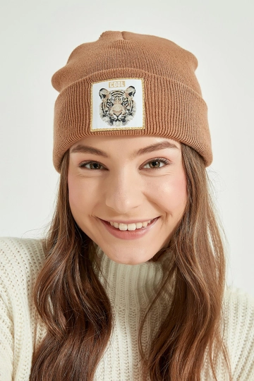 A wholesale clothing model wears  Clay Beanie With Tiger Crest
, Turkish wholesale Beret of Axesoire