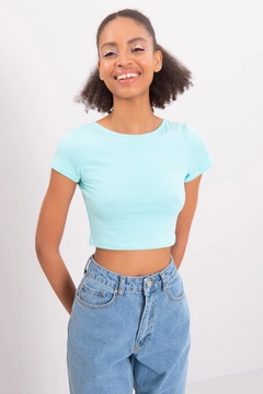 A wholesale clothing model wears bsl11417-crop-top-turquoise, Turkish wholesale Crop Top of BSL