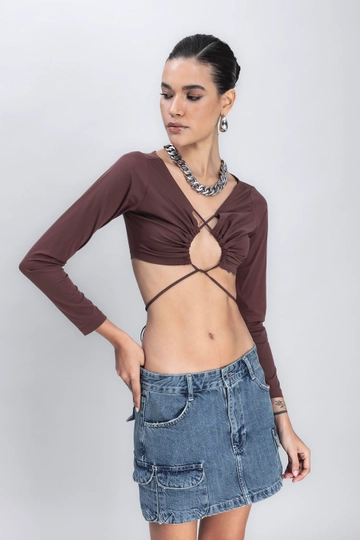 Bir model, BSL toptan giyim markasının  Kot Kargo Etek
 toptan  ürününü sergiliyor.