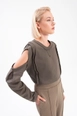 A wholesale clothing model wears bsl11992-sleeve-cut-out-sweatshirt, Turkish wholesale  of 