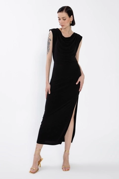 A wholesale clothing model wears bsl12054-plunging-neck-midi-dress, Turkish wholesale Dress of BSL