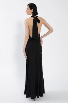 A wholesale clothing model wears bsl12066-satin-maxi-dress-with-plunging-neck-and-deep-slit, Turkish wholesale Dress of BSL