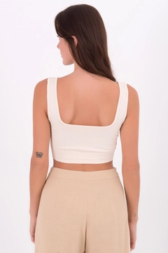 A wholesale clothing model wears bsl10417-open-back-square-neck-cami-top, Turkish wholesale Bustier of BSL