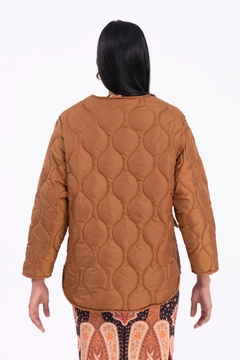 A wholesale clothing model wears bsl10651-quilted-coat, Turkish wholesale Coat of BSL