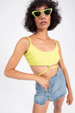 A wholesale clothing model wears bsl10032-strapped-bustier, Turkish wholesale Crop Top of BSL