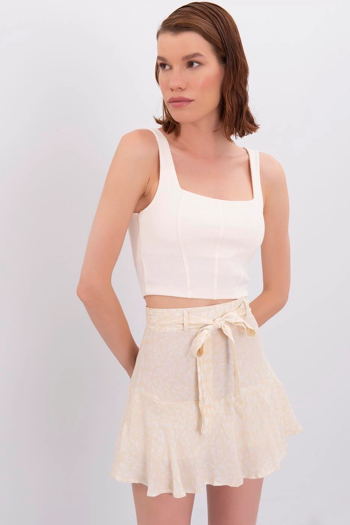 A wholesale clothing model wears bsl10219-mini-short-skirt, Turkish wholesale Skirt of BSL