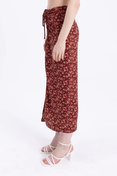 A wholesale clothing model wears bsl10240-gathered-midi-skirt-with-deep-slit, Turkish wholesale Skirt of BSL