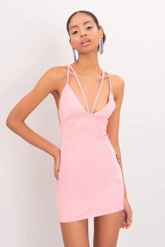 Ein Bekleidungsmodell aus dem Großhandel trägt bsl10277-open-back-cross-band-mini-dress, türkischer Großhandel Kleid von BSL
