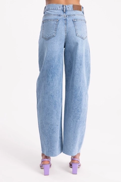 A wholesale clothing model wears bsl10299-low-waisted-wide-denim-pants, Turkish wholesale Jeans of BSL