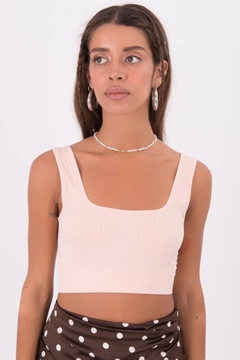 A wholesale clothing model wears bsl10370-backless-square-neck-top, Turkish wholesale Bustier of BSL