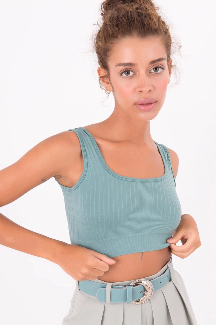 A wholesale clothing model wears bsl10375-open-back-square-neck-cami-top, Turkish wholesale Crop Top of BSL