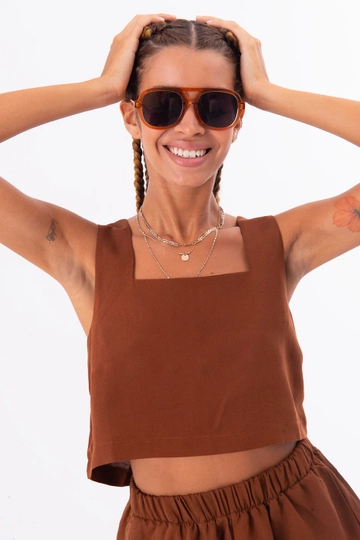 A wholesale clothing model wears  Square Neck Sleeveless Linen Blouse
, Turkish wholesale  of BSL