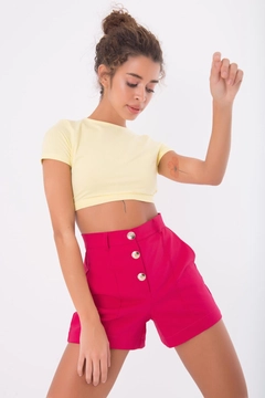 A wholesale clothing model wears bsl11255-high-waist-buttoned-short, Turkish wholesale Shorts of BSL