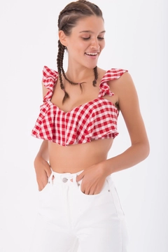 A wholesale clothing model wears bsl11347-gingham-open-back-ruffled-cami-top, Turkish wholesale Bustier of BSL