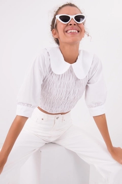 A wholesale clothing model wears bsl11380-baby-collar-blouse, Turkish wholesale Crop Top of BSL