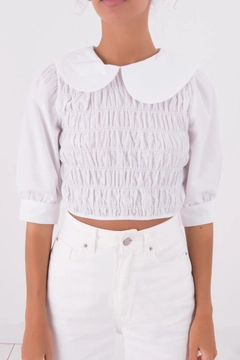 A wholesale clothing model wears bsl11380-baby-collar-blouse, Turkish wholesale Crop Top of BSL