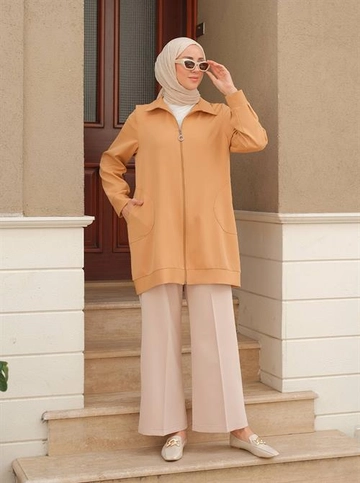 A wholesale clothing model wears  Cardigan - Light Brown
, Turkish wholesale Cardigan of Berika Yıldırım