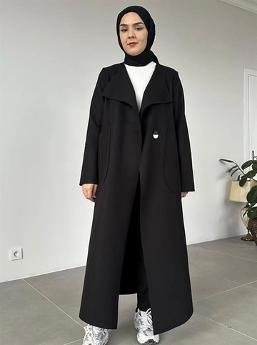 A wholesale clothing model wears  Stamped Cap With Bag Pocket - Black
, Turkish wholesale Coat of Berika Yıldırım