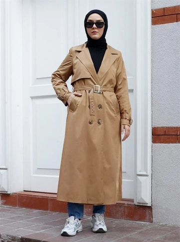 A wholesale clothing model wears  Eyelet Trench Coat - Camel
, Turkish wholesale Trenchcoat of Berika Yıldırım