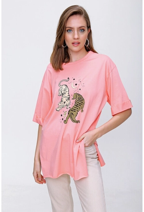 A model wears 2747 - Salmon Pink Tshirt, wholesale Tshirt of Big Merter to display at Lonca
