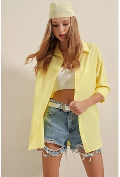 A wholesale clothing model wears 2795 - Yellow Shirt, Turkish wholesale Shirt of Bigdart
