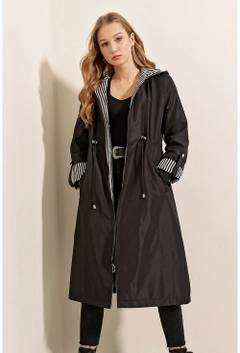 A wholesale clothing model wears 3011 - Black Trenchcoat, Turkish wholesale Trenchcoat of Bigdart