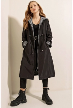 A wholesale clothing model wears 3011 - Black Trenchcoat, Turkish wholesale Trenchcoat of Bigdart
