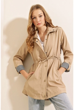 A wholesale clothing model wears 3013 - Beige Trenchcoat, Turkish wholesale Trenchcoat of Bigdart