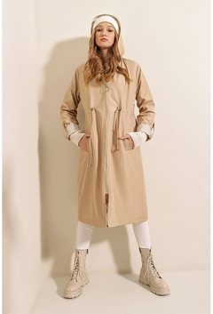 A wholesale clothing model wears 6329 - Beige Trenchcoat, Turkish wholesale Trenchcoat of Bigdart
