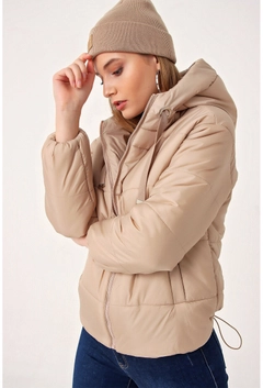 Hurtowa modelka nosi 6359 - Beige Coat, turecka hurtownia Płaszcz firmy Bigdart