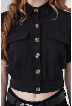 Модель оптовой продажи одежды носит 10826 - Crop Jacket - Black, турецкий оптовый товар Куртка от Bigdart.