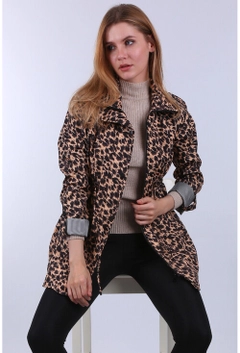 A wholesale clothing model wears 12640 - Trenchcoat - Brown, Turkish wholesale Trenchcoat of Bigdart