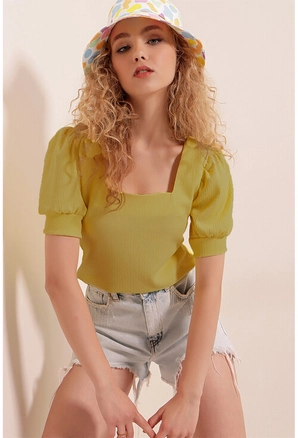 A model wears 16340 - Blouse - Light Yellow, wholesale Blouse of Big Merter to display at Lonca