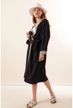 Ένα μοντέλο χονδρικής πώλησης ρούχων φοράει 17364 - Kimono - Black, τούρκικο Κιμονό χονδρικής πώλησης από Bigdart