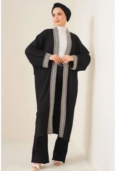 Una modella di abbigliamento all'ingrosso indossa 17377 - Kimono - Black, vendita all'ingrosso turca di Kimono di Bigdart