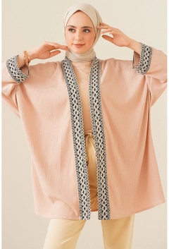 Ein Bekleidungsmodell aus dem Großhandel trägt 17379 - Kimono - Biscuit Color, türkischer Großhandel Kimono von Bigdart