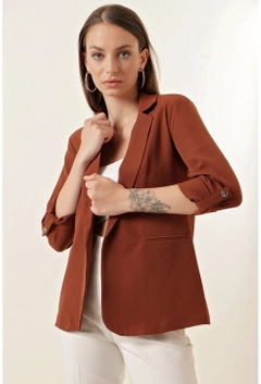 Una modella di abbigliamento all'ingrosso indossa 18480 - Jacket - Brown, vendita all'ingrosso turca di Giacca di Bigdart