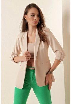 Модель оптовой продажи одежды носит 18481 - Jacket - Cream, турецкий оптовый товар Куртка от Bigdart.