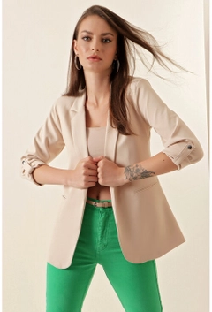 Hurtowa modelka nosi 18481 - Jacket - Cream, turecka hurtownia Kurtka firmy Bigdart