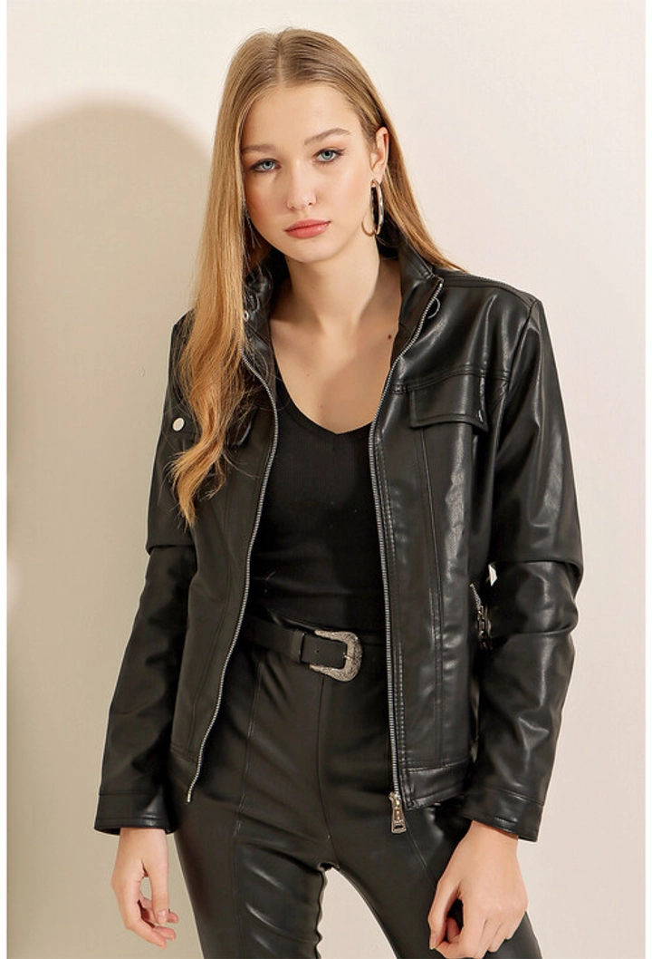 Een kledingmodel uit de groothandel draagt 18502 - Jacket - Black, Turkse groothandel Jasje van Bigdart