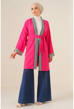 Ein Bekleidungsmodell aus dem Großhandel trägt 18514 - Kimono - Fuchsia, türkischer Großhandel Kimono von Bigdart