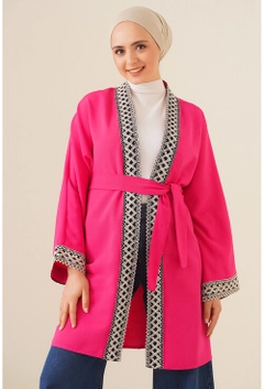 Ein Bekleidungsmodell aus dem Großhandel trägt 18514 - Kimono - Fuchsia, türkischer Großhandel Kimono von Bigdart