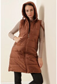Ένα μοντέλο χονδρικής πώλησης ρούχων φοράει 25652 - Vest - Tan, τούρκικο Αμάνικο μπλουζάκι χονδρικής πώλησης από Bigdart