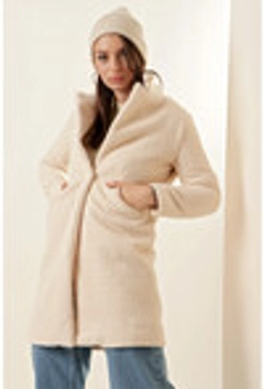 A wholesale clothing model wears 27856 - Coat - Ecru, Turkish wholesale Coat of Bigdart